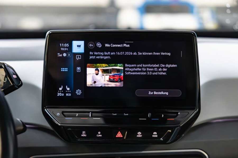 Black Bock am Screen: Der Autoclub bemängelt die teils mäßige Transparenz über die Kosten verschiedenster Services im vernetzten Auto. | Foto: ADAC/Abgedreht