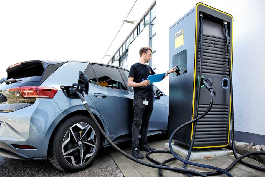 Kombinierter Verbrauch: Auf Basis der Eco-Test-Daten und mit einer 20-minütigen Ladung ermittelten die Tester die Langstreckeneignung. | Foto: ADAC/Ralph Wagner