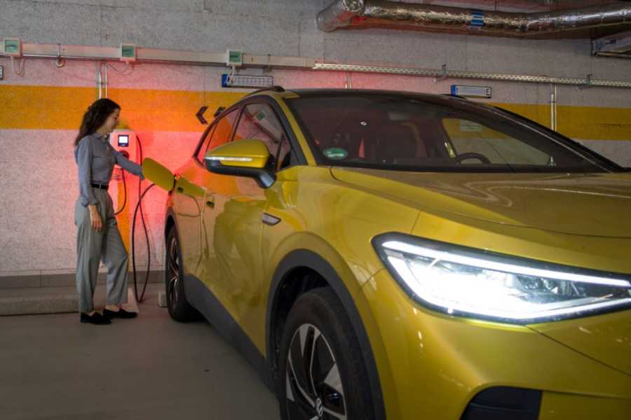 Zufriedene E-Mobilisten: Laut einer europaweiten Studie bevorzugen 80 Prozent schon heute E-Autos. Nur mit dem täglichen Laden ist man unzufrieden. (Foto: ADAC)