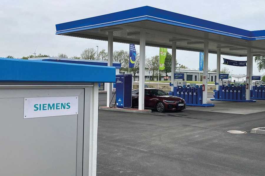 Siemens Smart Infrastructure erhält von Aral pulse, den Zuschlag für die Aufschaltung von Electrification X aus dem Siemens Xcelerator-Portfolio.  (Foto: Siemens)