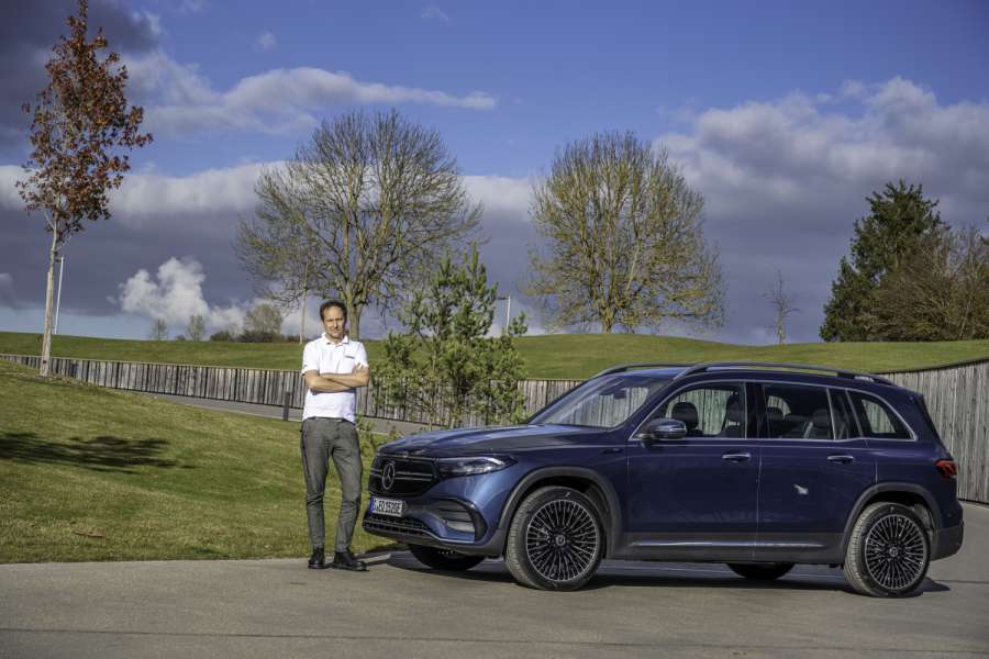 Der Mercedes-Benz EQB punktet vor allem mit viel Platz auf vergleichsweise wenig Raum und drei Sitzreihen. | Foto: Andre Tillmann