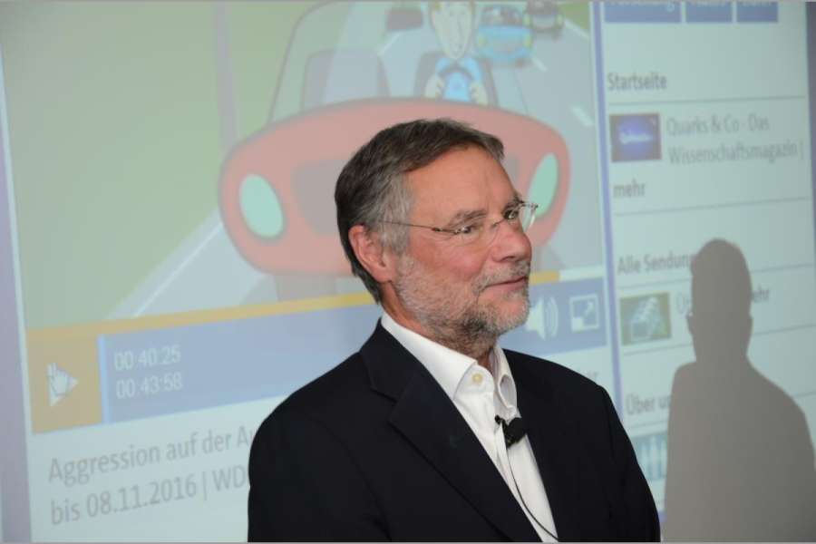 Prof. Dr. Bernhard Schlag forderte eine höhere Überwachungsdichte und härtere Strafen gegen Tempo- und Abstandssünder. (Foto: Dietmar Fund)