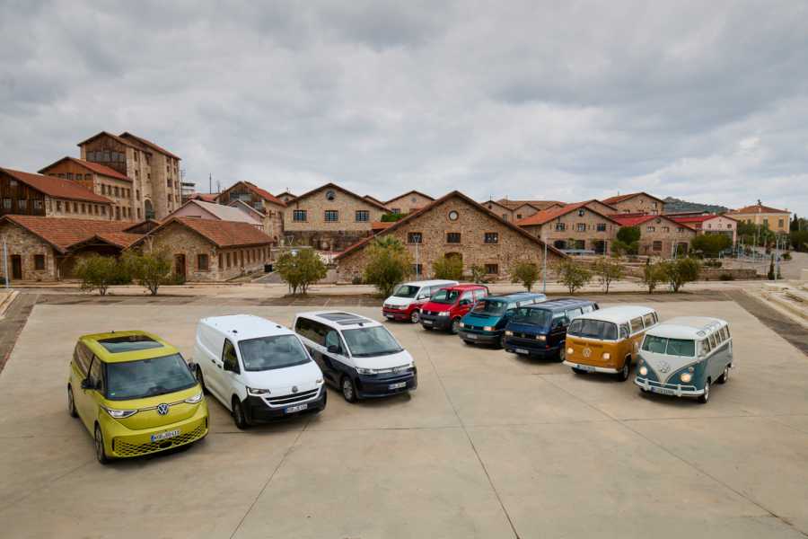 75 Jahre VW Bulli – neues Trio komplett. (Foto: VWN)