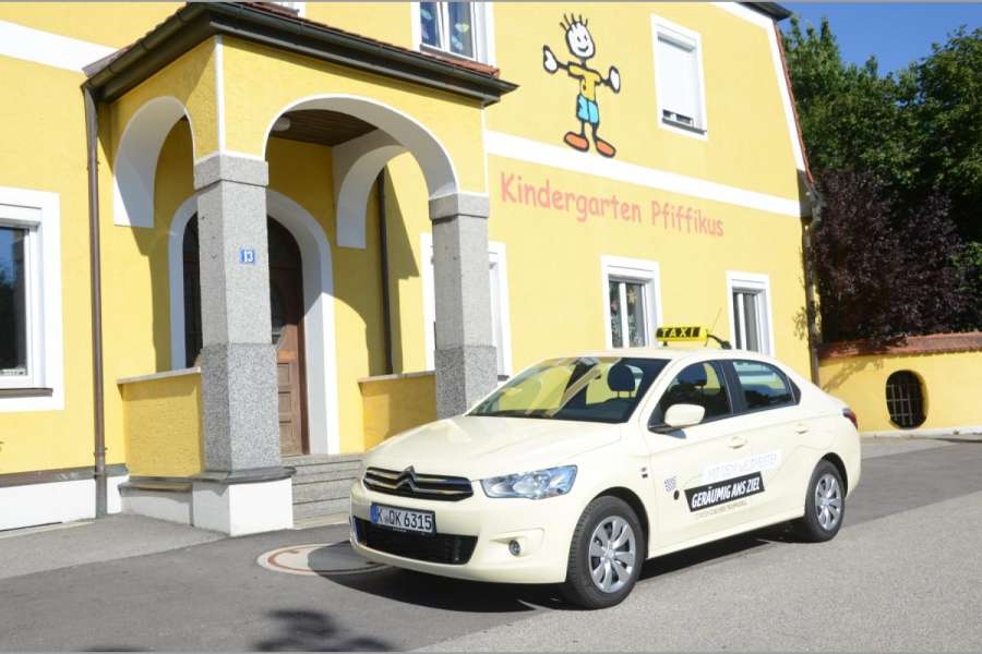 Der Citroen C-Elysée könnte auf dem Land ein preiswertes Taxi für Fahrten zu Kindergärten und Schulen oder zur Dialyse werden. (Foto: Dietmar Fund)