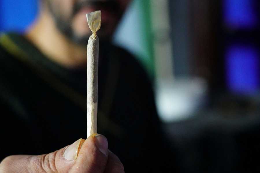 Bei jemandem mitfahren, der Cannabis konsumiert hat? Kommt laut ACV Umfrage für über 80 Prozent der Befragten nicht in Frage. (Foto: MurrrPhoto/pixabay)