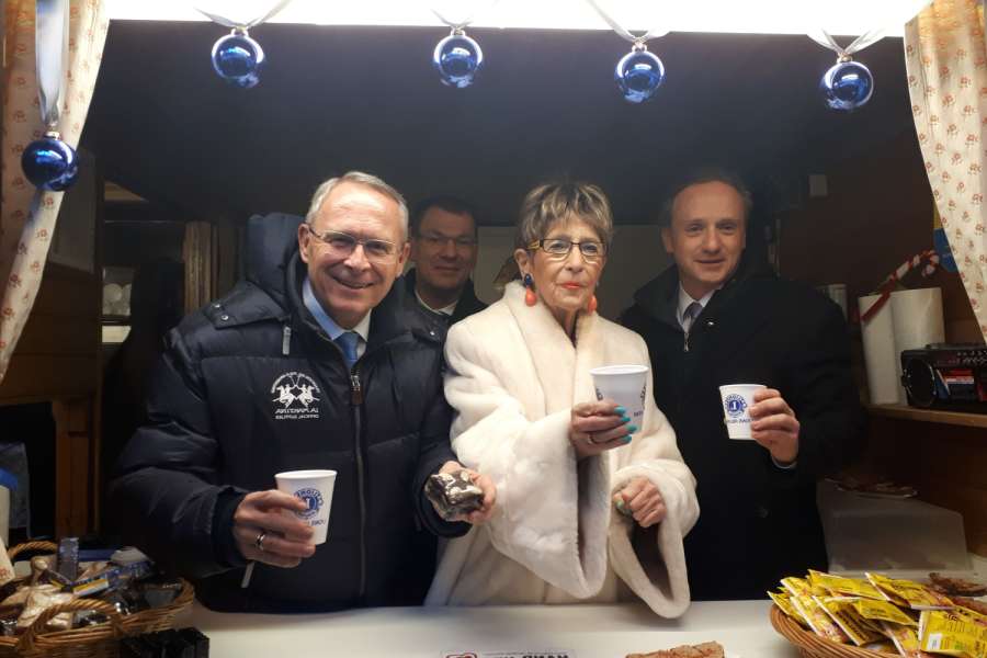 Am Stand schwer engagiert waren (v.l.) Der Nationalratsabgeordnete Karl Mahrer, Geschäftsführer Christian Holzhauser, Seniorenbund-Präsidentin Ingrid Korosec und Geschäftsführer Andreas Hödl. (Foto: Eveline Hruza/Taxi 40100)