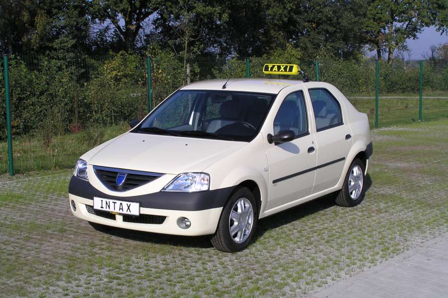 Mit dem recht primitiven ersten Logan startete Dacia 2004 auch in die deutsche Taxi-Welt. (Foto: INTAX)