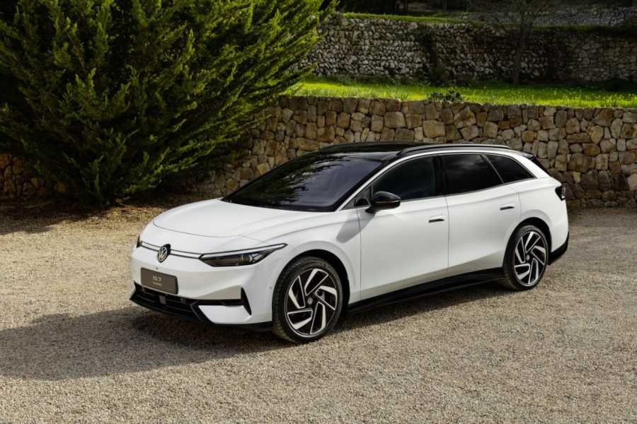 De neue ID.7 Tourer dürfte bei VW zu den wichtigsten Stromern gehören - man darf gespannt sein, wie er sich gegenüber dem Passat schlägt. | Foto: VW