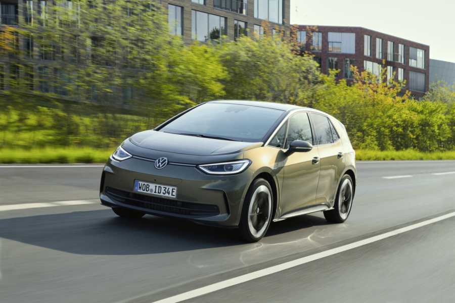 Die Basisvariante des ID.3 soll jetzt schon unter 30.000 Euro loslegen, eine Konter gegen MG und deren 4er-Modell. | Foto: VW