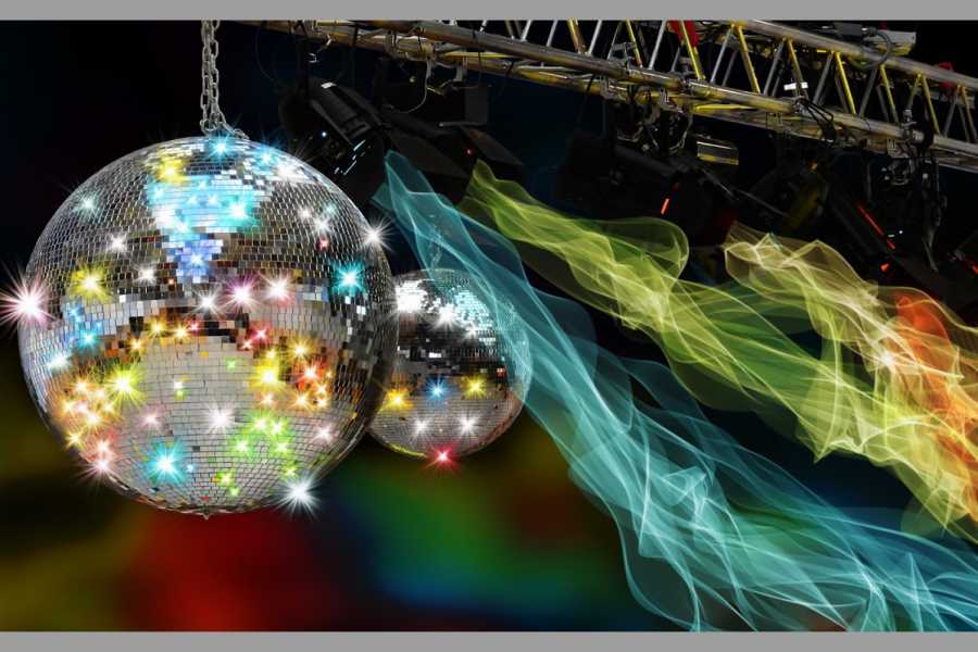 Vor allem für risikolose Disco-Heimfahrten ist auch das Fifty-Fifty-Taxi in Kulmbach gedacht. (Foto: Bruno/Pixabay)