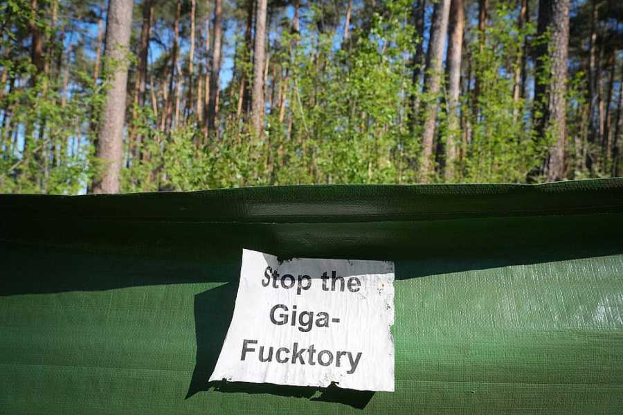 Das Tesla-Protestcamp geht in die Verlängerung. (Foto: Soeren Stache/dpa)
