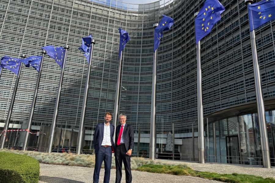 Verbandspräsident Gregor Beiner und der Pariser Taxizentralenchef Armand Joseph-Oudin tauschten sich mit Vertretern europäischer Institutionen aus. | Foto: BVTM