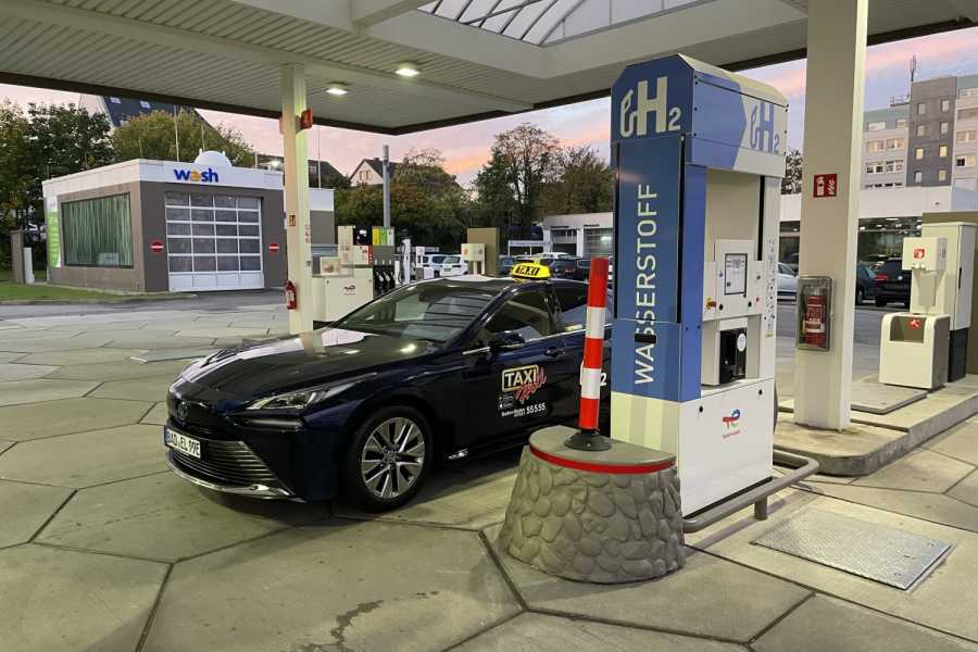 Bisher tankte Taxi Holl in Rastatt - die Tankstelle wird aber ab dem 1. August keine Wasserstoff-Zapfsäule mehr betreiben.| Foto: Taxi Holl