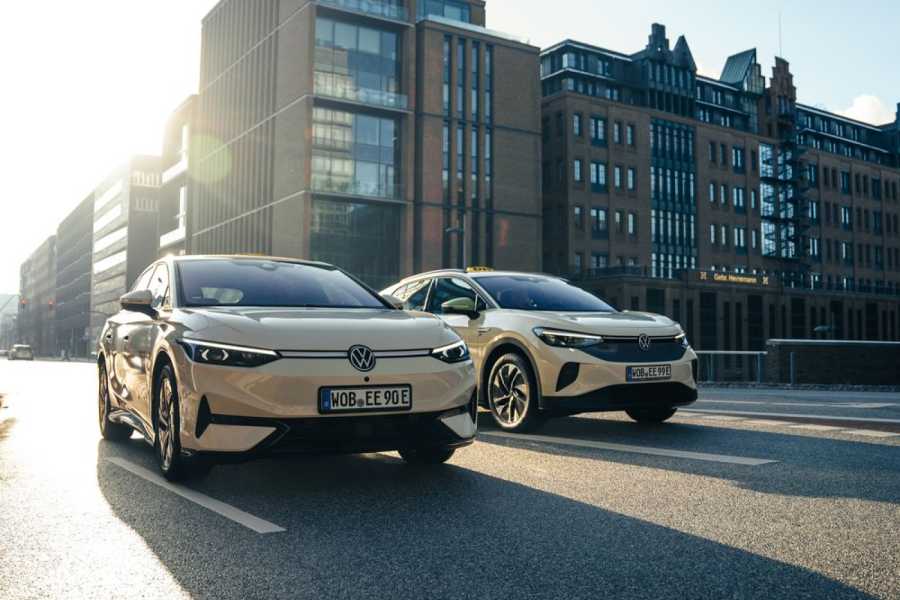 Volkswagen hält dem Taxi die Treue und bringt mit den Modellen ID.4 und ID.7 das Elektrotaxi auf die Straße. (Foto: VW AG)