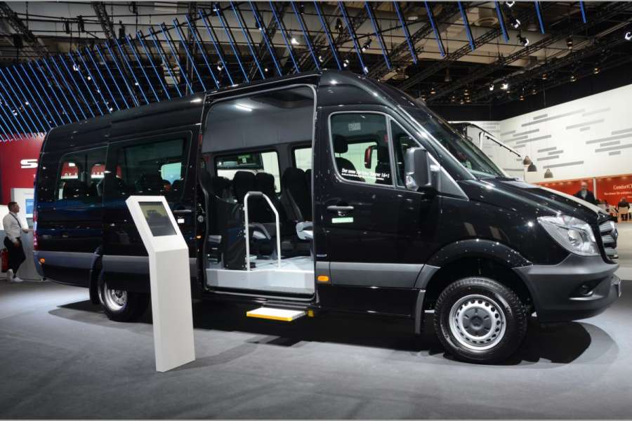 Den neuen Sprinter mit 16+1 Sitzen verkaufen die Transporter-Verkäufer und nicht die Minibus-Spezialisten von EvoBus. (Foto: Dietmar Fund)