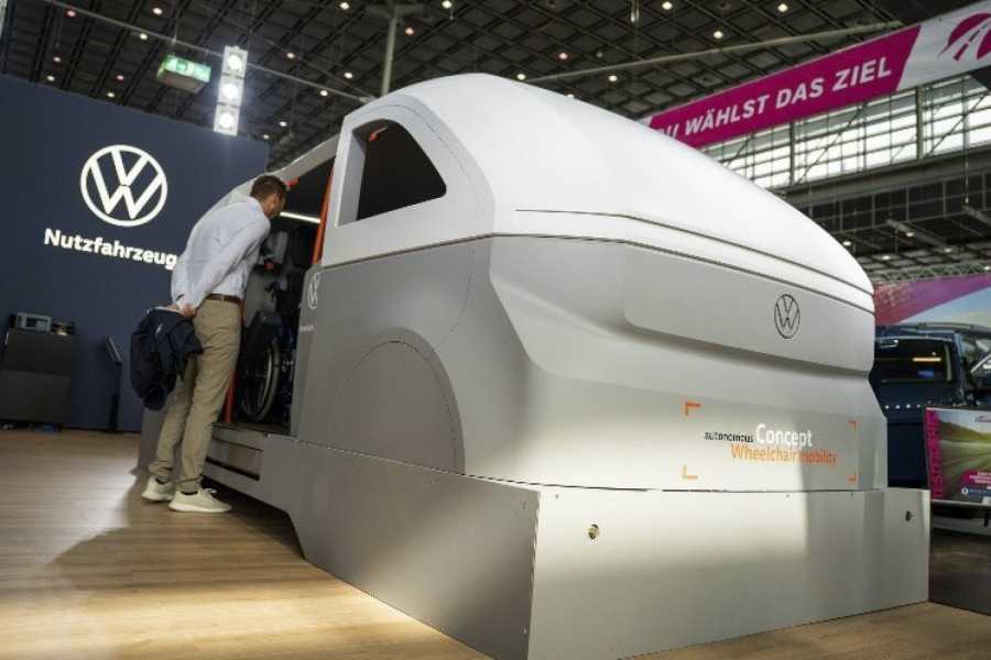 Studie von VW auf der Rehacare - ob daraus ein marktreifer Dienst entsteht, werden die nächsten Entwicklungsschritte zeigen. | Foto: Volkswagen