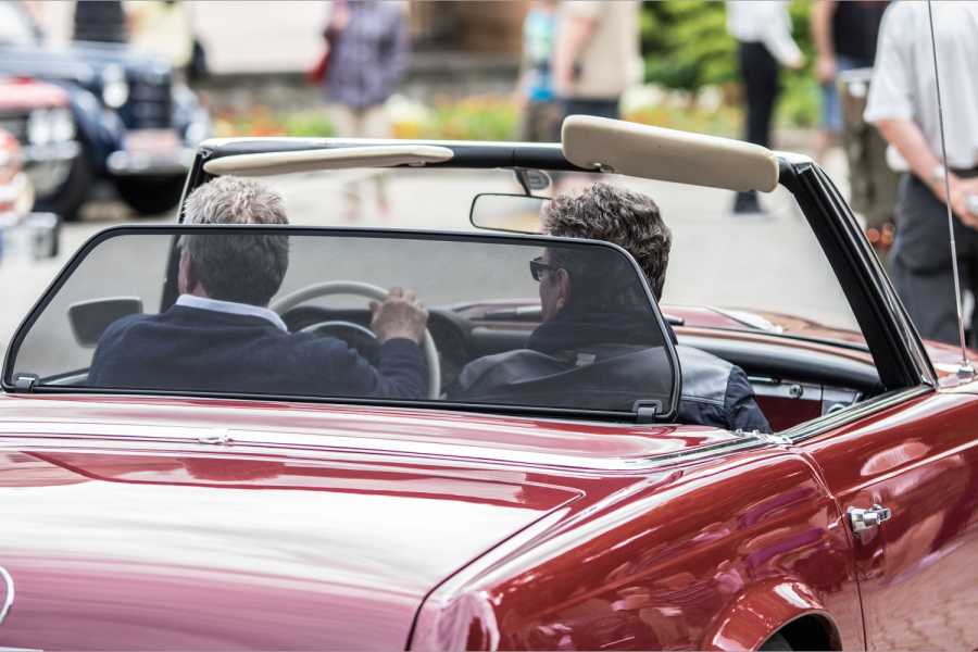 Während der Fahrzeughalter entspannt, fährt sein Mitfahrer – das Prinzip von Autonaut. (Foto: Pixabay)