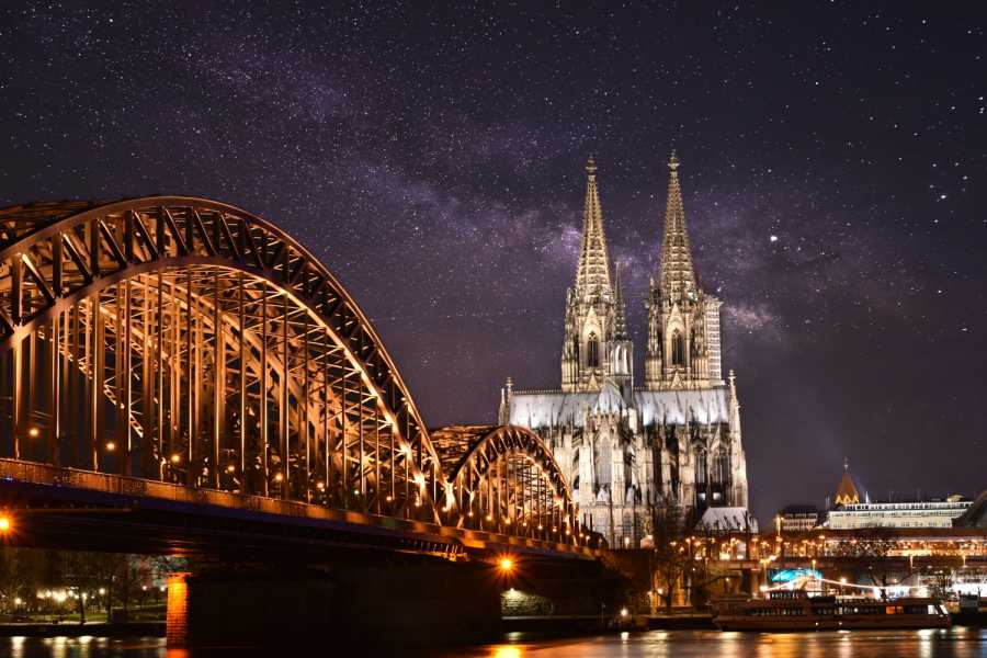 In der Kölner Taxi-Welt geht es gerade wieder einmal nicht sehr romantisch zu. (Foto: Nikolay Kovalenko/Unsplash)