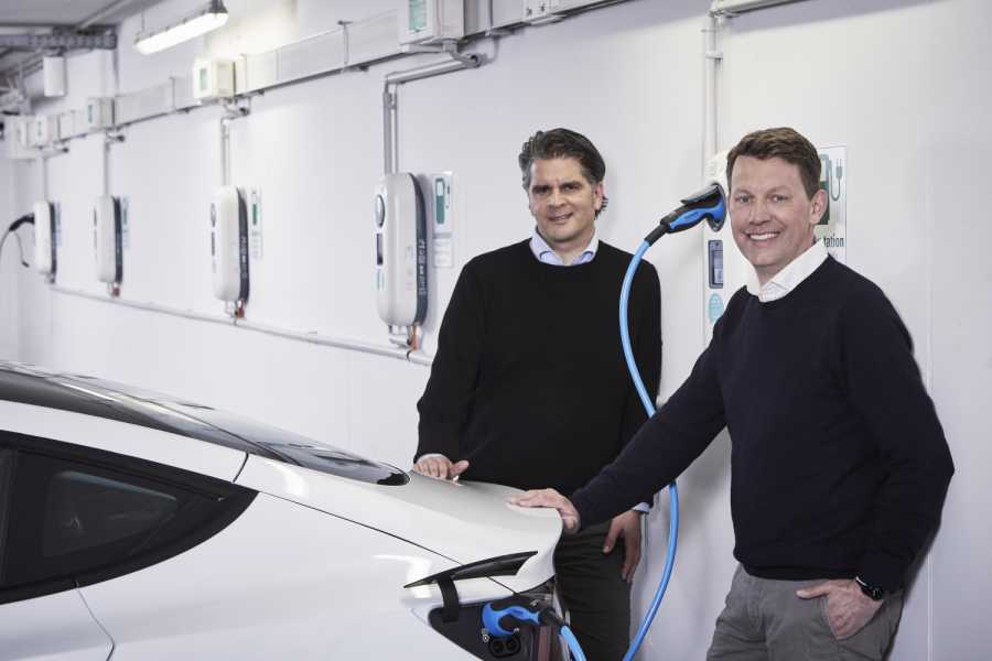 Wollen das Laden von E-Autos deutlich günstiger machen: Die NWG-Gründer Per Pöhl und Bernhard Rönsberg (re.). | Foto: NWG