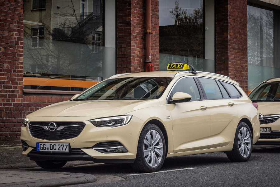 Actually, the Insignia from Opel was just perfect as a station wagon for the taxi market - if it had proven to be more reliable at times. | Photo: Stellantis