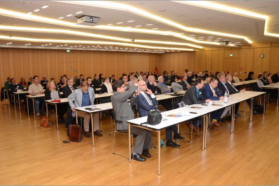 Das Publikum des BWIHK-Forums war bunt gemischt. Neben Vertretern des Taxigewerbes waren auch einige Behördenvertreter dabei. (Fotos: Dietmar Fund)