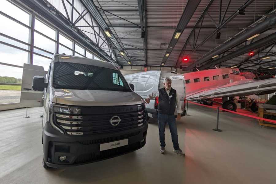 Kraftvoller Auftritt: Mit dem markant gestalteten neuen Nissan Interstar als Flaggschiff will der Hersteller deutlich an Boden gut machen - was man im Schatten der JU52 im Hangar 7 in Mönchengladbach unterstrich. | Foto: J. Reichel