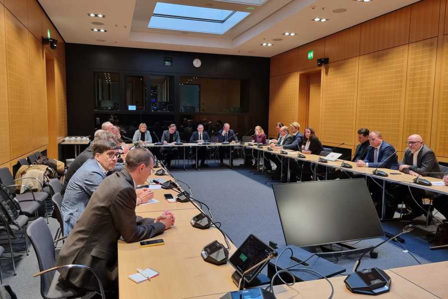Im Rahmen einer von der Mittelstand-Allianz organisierten Gesprächsrunde sprach M. Oppermann (voren li.) vom BVTM mit Wissing.| Foto: BVTM