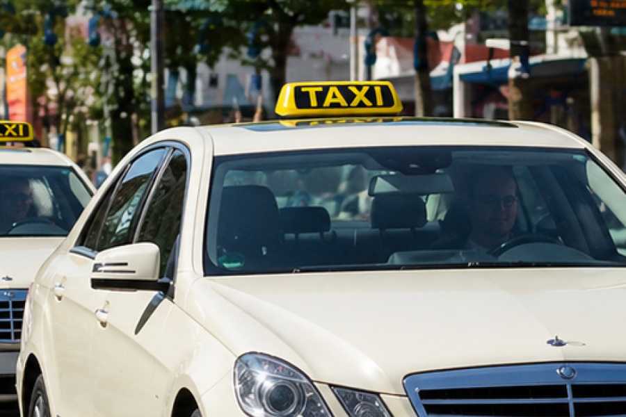 Bis zu 100 Taxis werden heute bei der Demo in Karlsruhe gegen Uber & Co. erwartet.| Foto: taxi-heute Redaktion