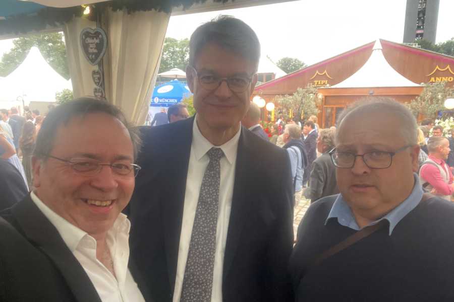 TMV-Präsident Thomas Kroker und TMV-Hauptgeschäftsführer Patrick Meinhardt mit dem Bundesverkehrsminister Patrick Schnieder MdB. | Foto: TMV