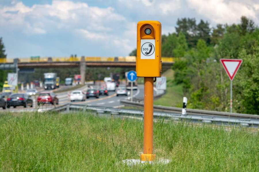 16.890 Notrufsäulen stehen an deutschen Autobahnen. Im Jahr 2017 gingen 60.047 Meldungen über sie ein. (Foto: GDV)