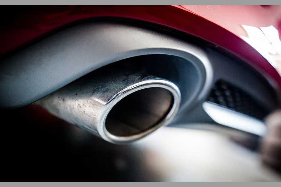 Kommt das Verbrenner-Aus? Von der Leyen verspricht E-Fuel-Ausnahmen. (Foto: Christoph schmidt/dpa)