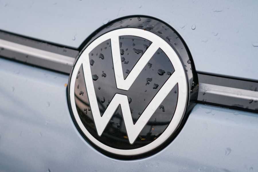 Aufgrund von Lieferengpässen mussten viele VW-Kunden lange auf bestellte Fahrzeuge warten.| Foto: Ole Spata dpa