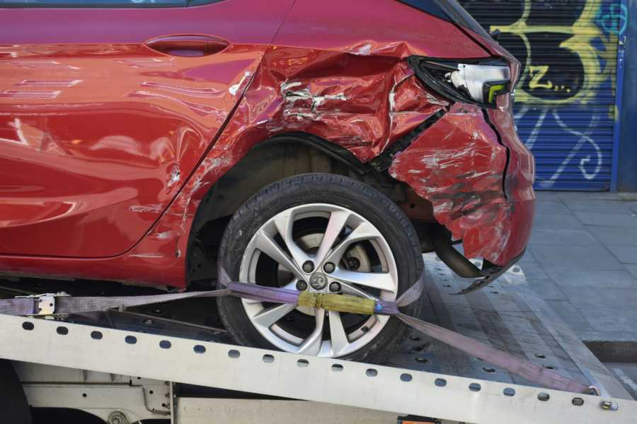 Das neue Fahrerassistenzsystem von Hyundai Mobis erkennt dicht auffahrende Fahrzeuge und passt automatisch die Geschwindigkeit an, um den Sicherheitsabstand zu vergrößern – ein Beitrag zur Vermeidung von Auffahrunfällen auf Autobahnen. | Symbolbild: Usman Malik via Unsplash