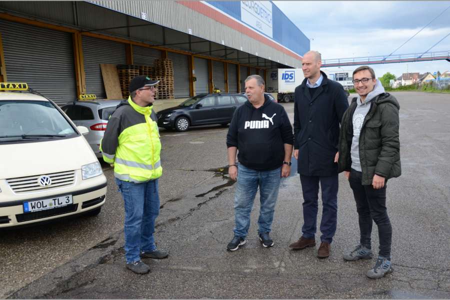 Tobias Lang (2.v.r.) unterhielt sich in Offenburg mit (v.l.) Moderator Bernd Maier, Roland Kokowski und Maximilian Eisenmann. (Foto: Dietmar Fund)
