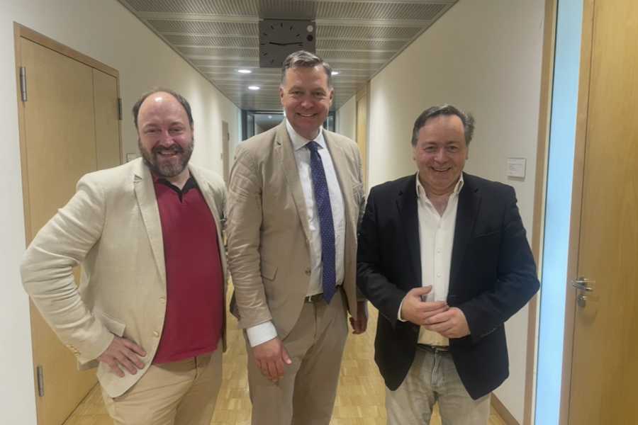 (v.l.n.r.) Der Geschäftsführer des VSPV Sascha Waltemate, der Sprecher für Sport und Ehrenamt der CDU-/CSU-Bundestagsfraktion Stephan Mayer MdB und der Generalbevollmächtige und Leiter des Hauptstadtbüros des VSPV Patrick Meinhardt bei ihrem Treffen in Berlin.| Foto: VSPV