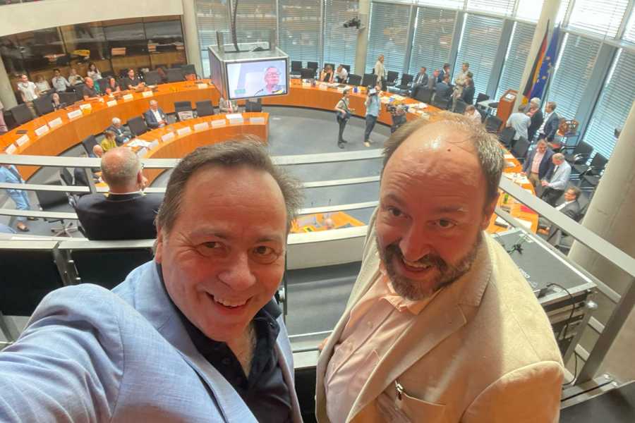 Patrick Meinhartd (li.) und Sascha Waltemate vom VSPV waren bei der Anhörung zum geplanten Beitragsstabilisierungsgesetz im Bundestag als Zuhörer zugegen.| Foto: VSPV