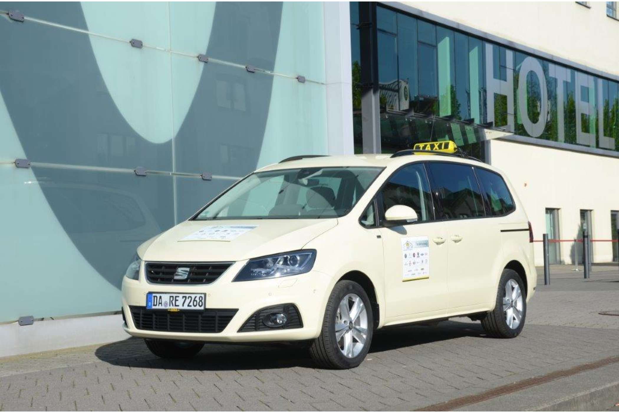Der Seat Alhambra trat nach einem Facelift erneut in der Klasse der Vans an.| Dietmar Fund
