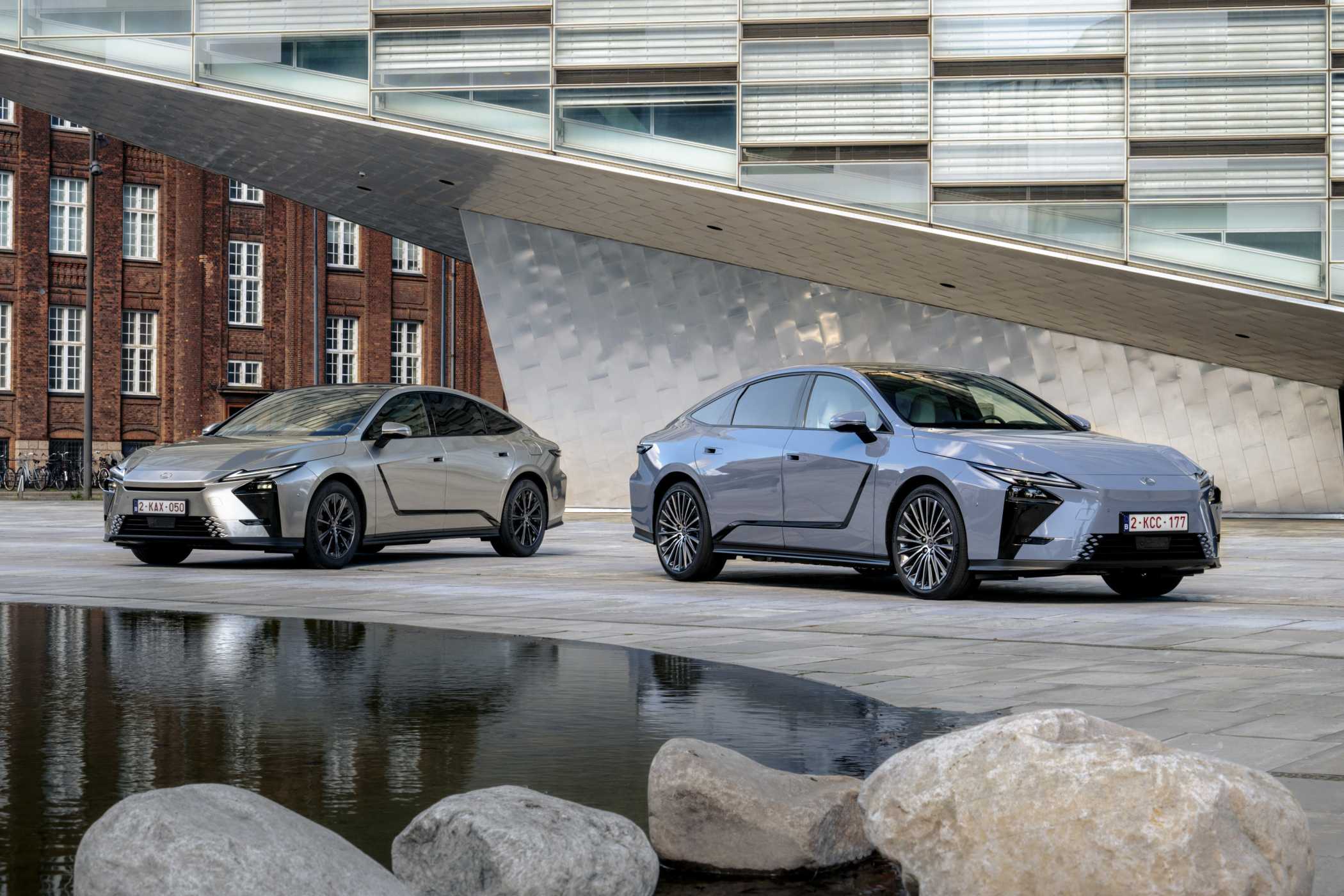 Der neue Lexus ES stand uns in Kopenhagen und Umgebung als Hybrid und als reine Elektro-Variante zur Verfügung.| Foto: Toyota