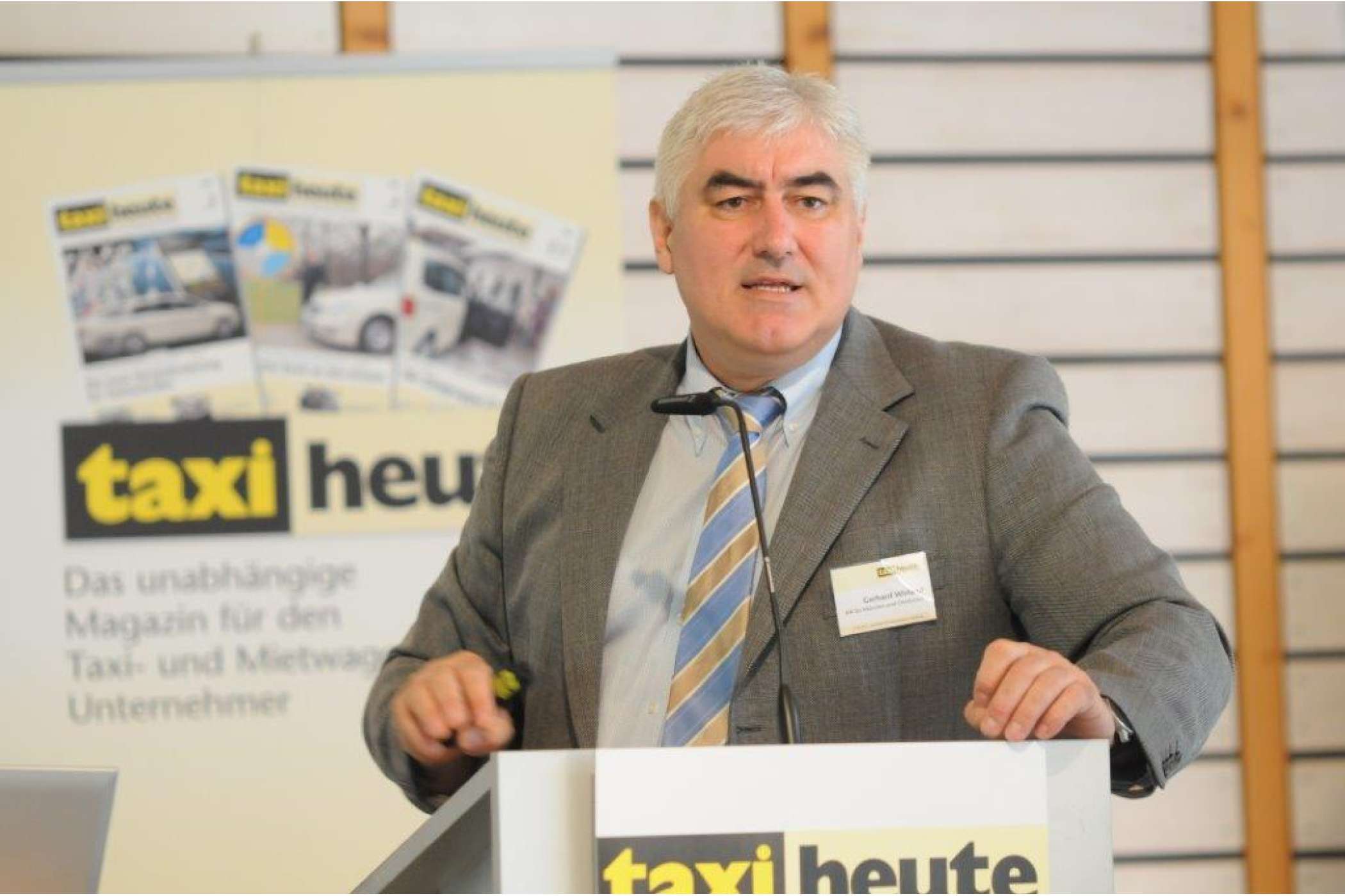 Gerhard Wieland von der IHK für München und Oberbayern plädierte für runde Tische und warb dafür, den Taxitarif zur Basis für Krankentransporte zu machen.| Martin Heying