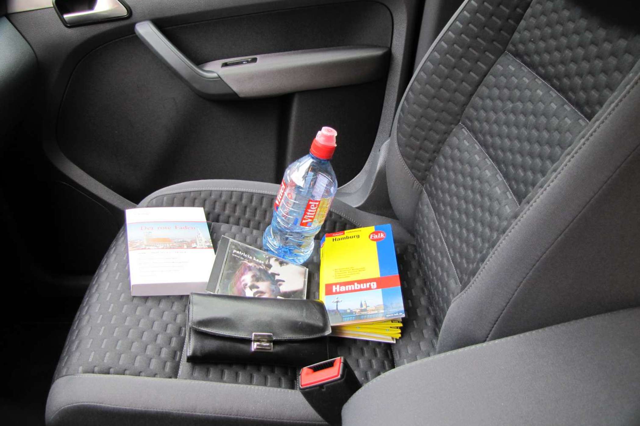 40 Ablagefächer hat der Touran nach VW-Angaben. Doch unsere Bildergalerie sagt was anderes... | jh