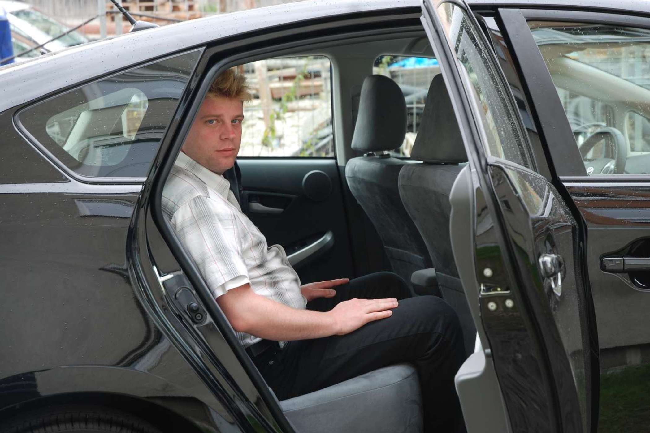 Im Honda sitzen Fahrgäste ab einer Körpergröße von 1,80 Meter sehr unbequem. Der Prius bietet da mehr Platz. Hier: Prius | jh