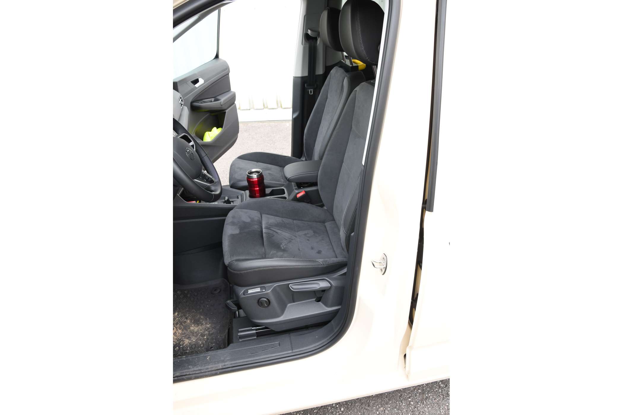 Ein empfehlenswertes Extra ist der ErgoComfort-Sitz mit dem Gütesiegel der Aktion Gesunder Rücken (AGR), den man auch nur für die Fahrerseite bestellen kann.