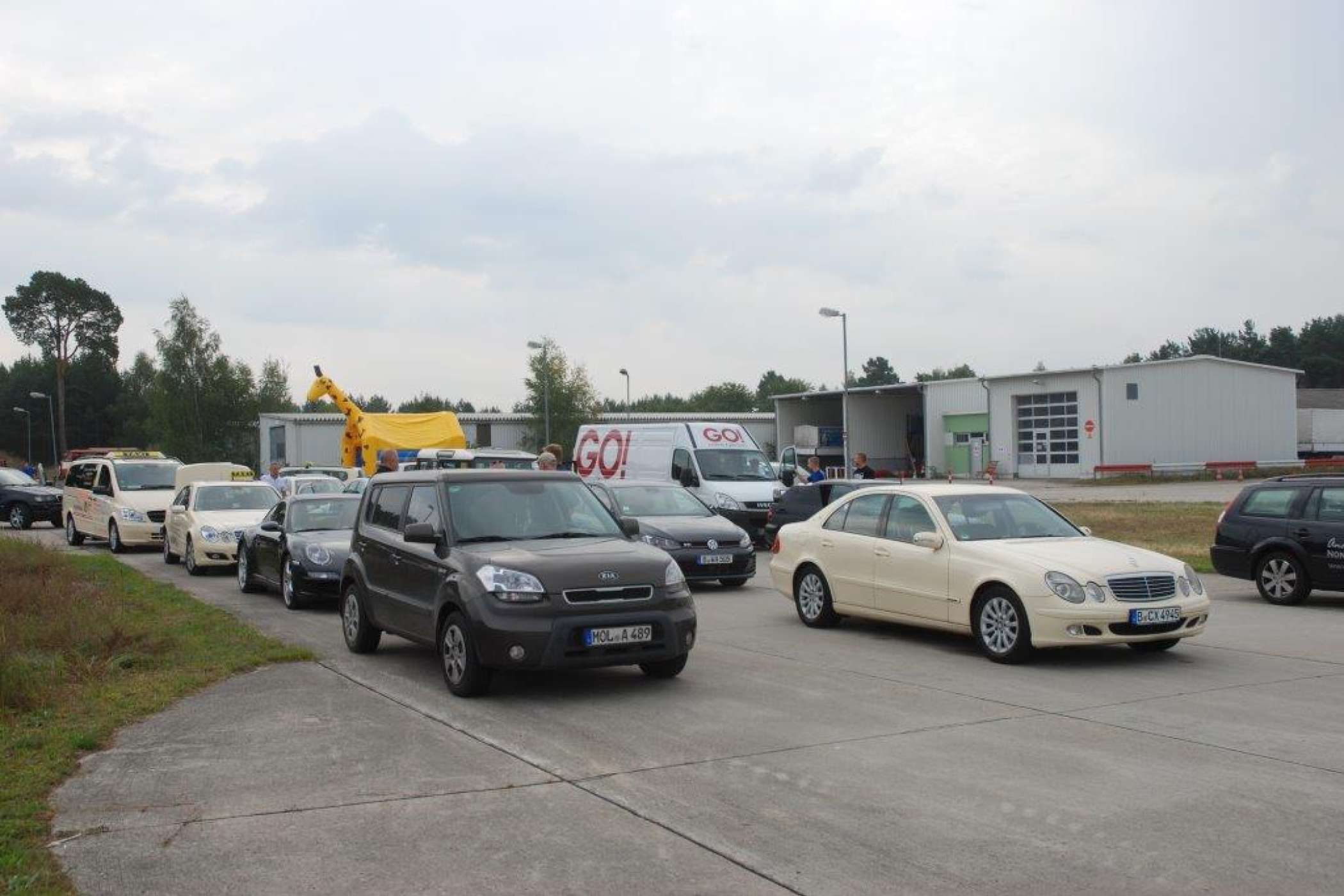 Trainiert wurde mit eigenen Fahrzeugen, zum Teil auch mit den privaten Pkw der Taxler.| Dietmar Fund | taxi heute