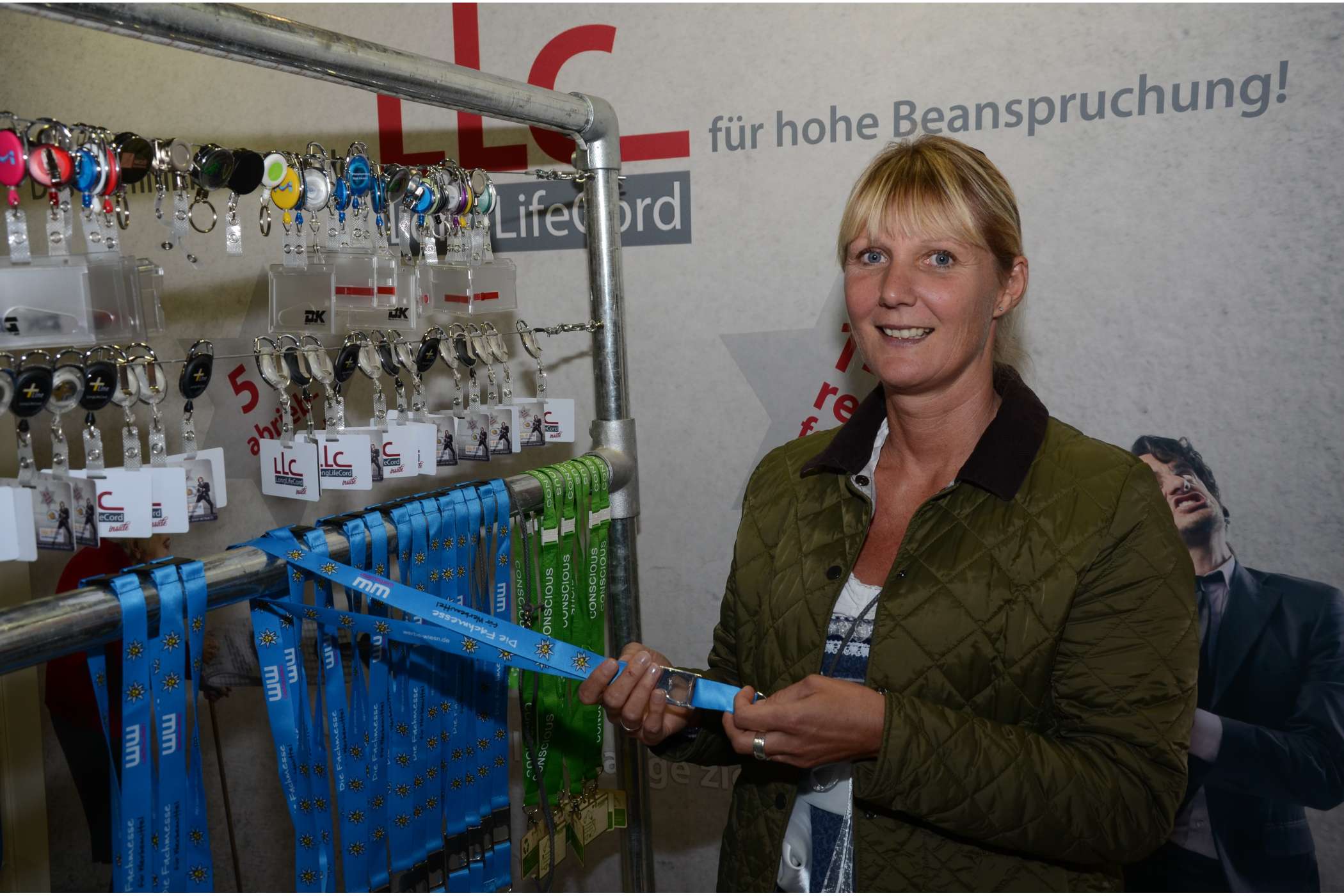 Conscious Lanyards aus recycelten PET-Flaschen zeigte Sabine Siebert bei LLC Long Life Card.