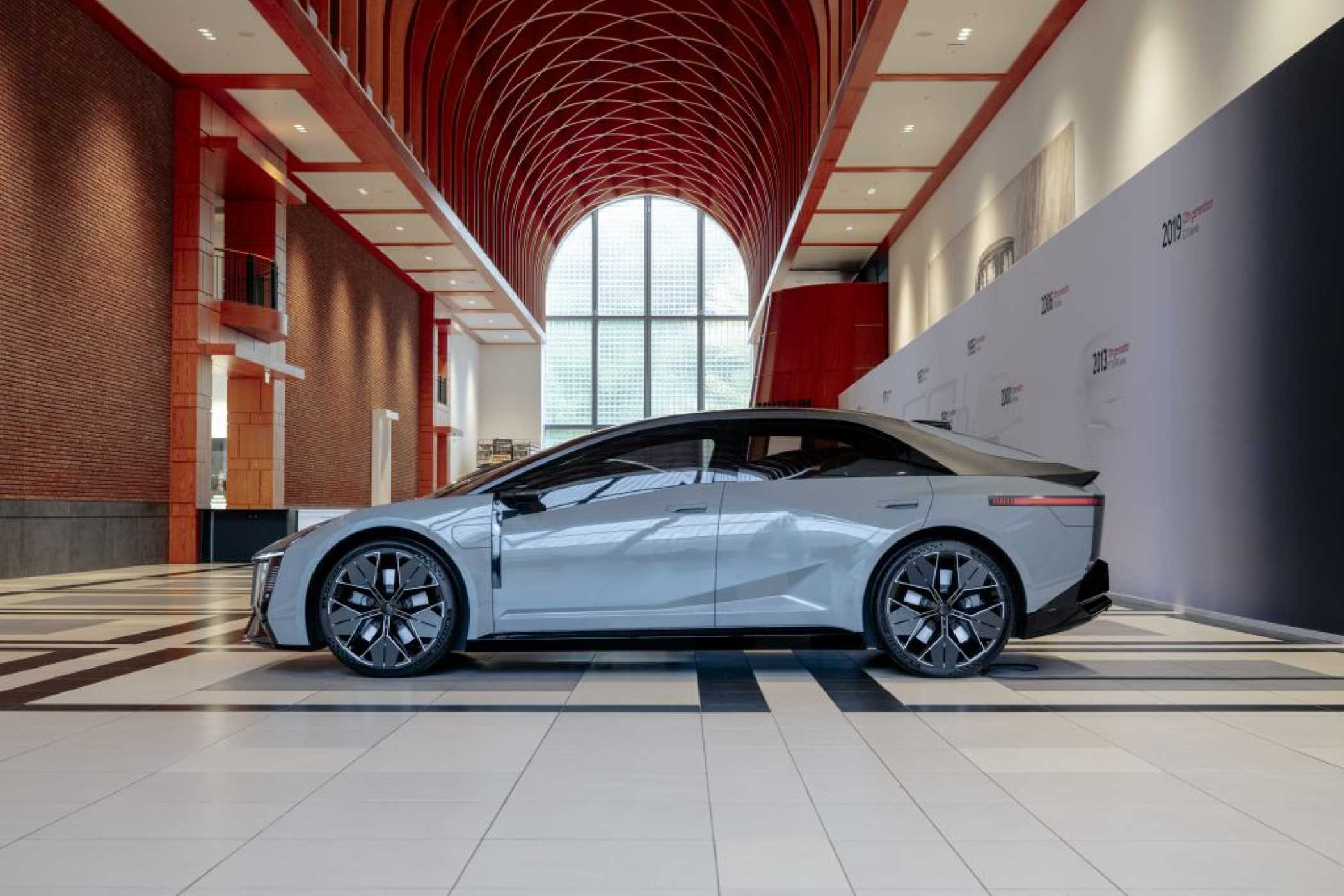 Flache Silhouette, große Glasflächen und markante Linien: Das Corolla Concept folgt den Gestaltungsprinzipien „Max Vision“ und „Max Space“. Ob und wann daraus ein Serienmodell entsteht, ist noch offen. | Foto: Toyota