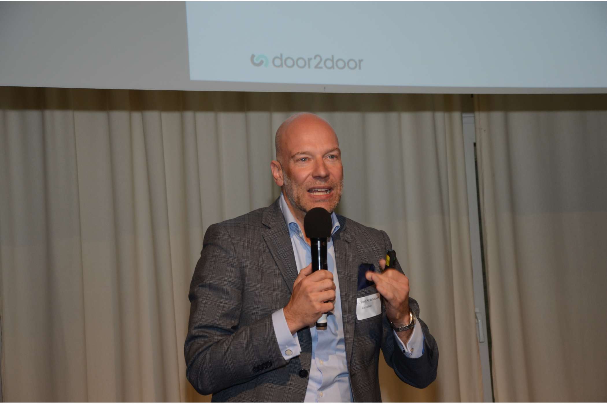 Dr. Tom Kirschbaum, Gründer und Geschäftsführer des Software-Lieferanten door2door, warb für eine Zusammenarbeit zwischen door2door, dem Taxigewerbe und den Verkehrsbetrieben.