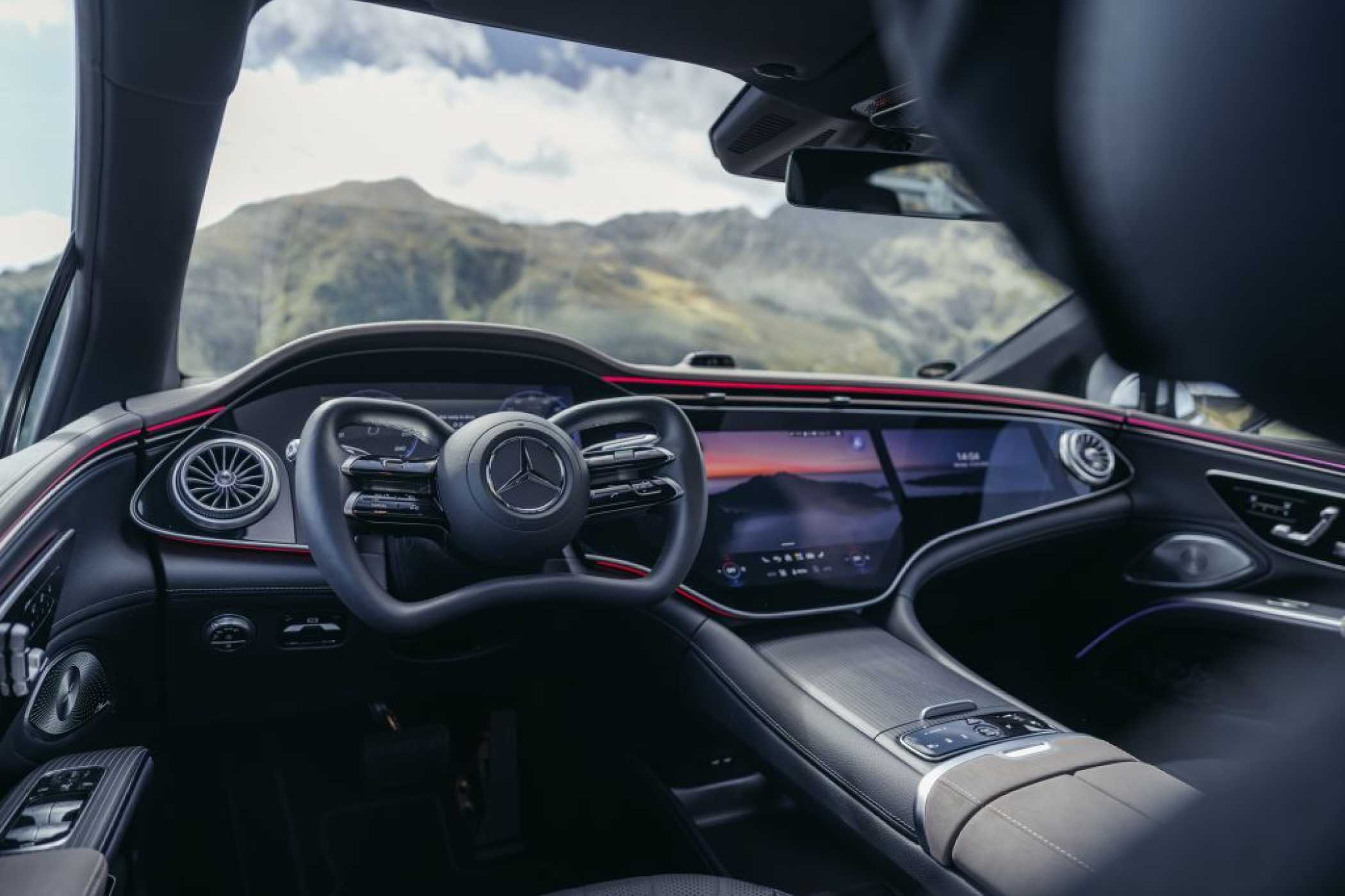 Kein Joke: Die ersten Vorserienmodelle des EQS mit Steer by wire steuerten wir mit einem Yoke-Lenkrad. | Foto: Mercedes-Benz