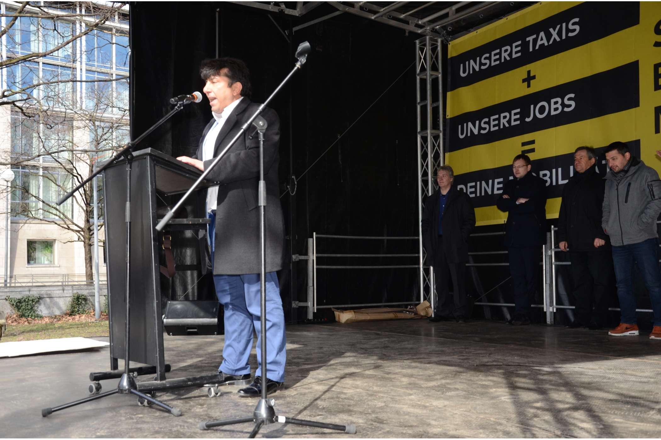 Eyüp Taurverdi berichtete, wie viele Familien am Unternehmen hängen, das er und sein Bruder gemeinsam betreiben. (Foto: Dietmar Fund)