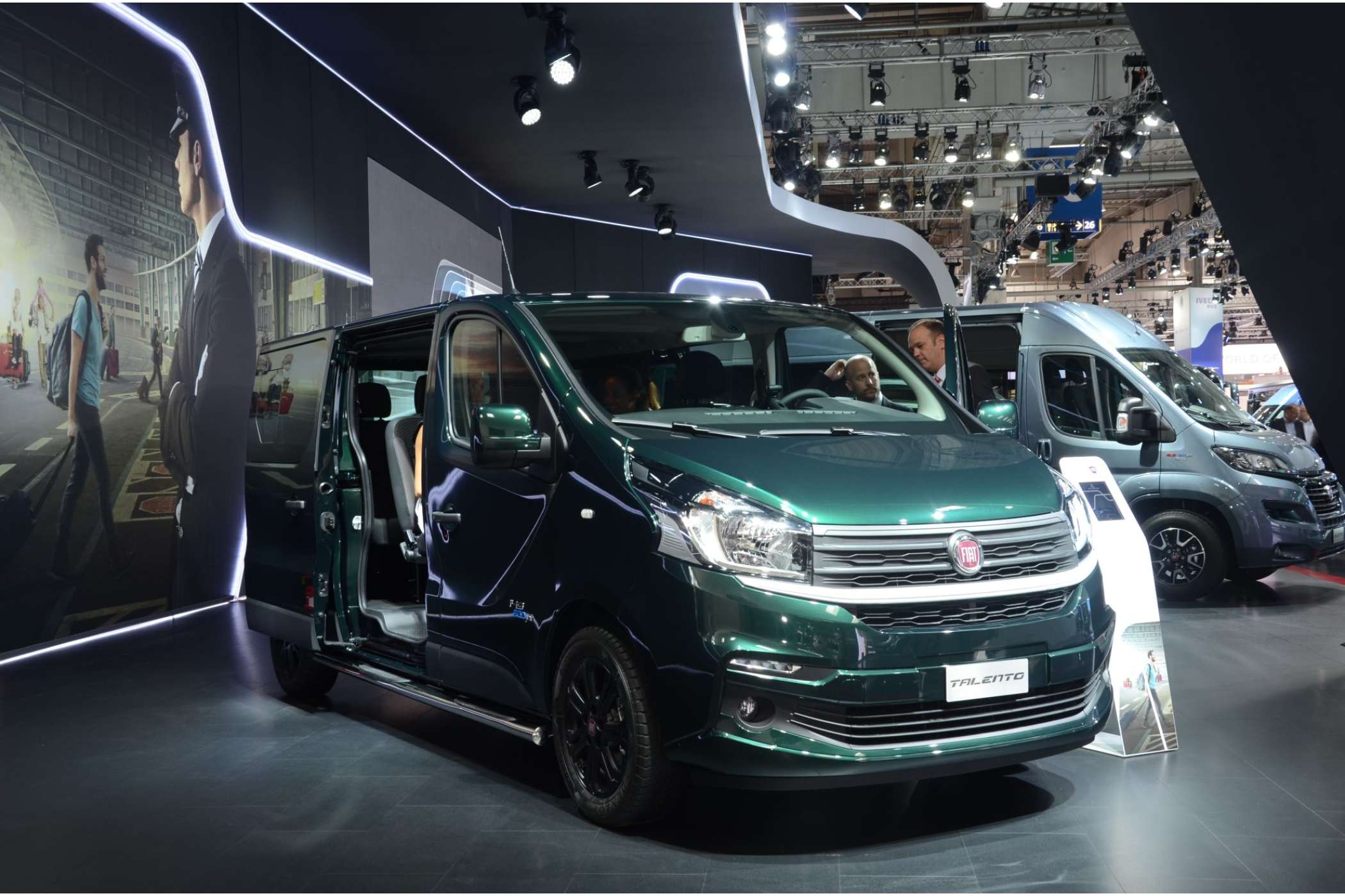 Vom Talento, vom Renault Trafic abstammt, stellte Fiat gerade mal einen Kombi vor. Ob er auf der Taximesse als Taxi stehen wird, wollte Fiat noch nicht verraten.| Foto: Dietmar Fund