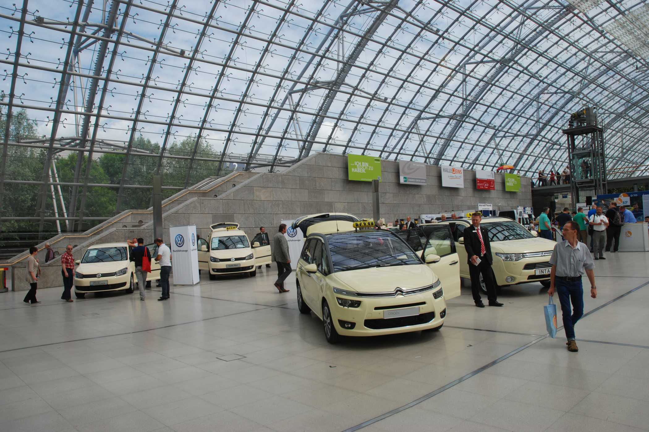 In der Glashalle der Leipziger Messe war beim Taxitag der AMI 2014 auch noch die Marke Citroen aktiv. (Alle Fotos: Dietmar Fund)